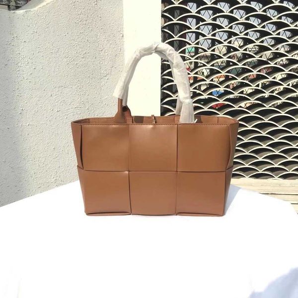 bag arco tote botegas shoulder early womens 2023 batega designer fashion bags new luxurys spring one handbag large capacity zipper 6 colors
bag arco tote botegas shoulder early womens 2023 batega designer fashion bags new luxurys spring one handbag large capacity zipper 6 colors