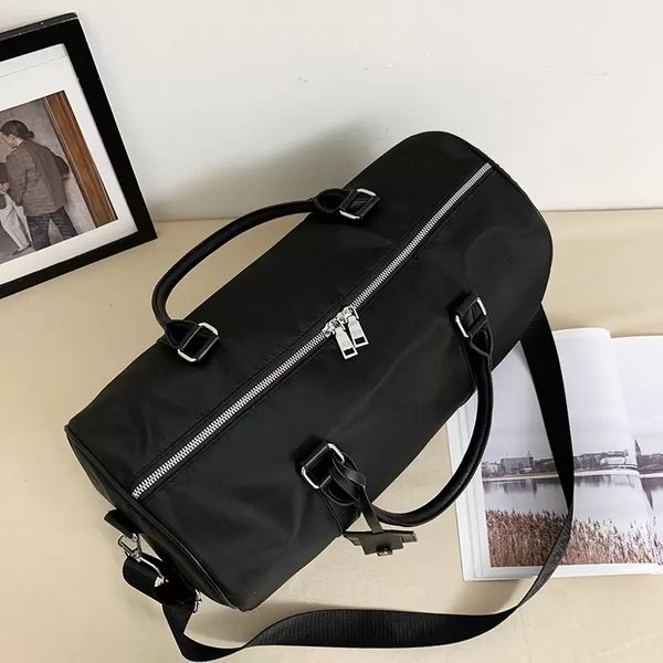 nylon duffle bags large capacity commerce travelling bag handbag black sports package portable weekend handbag shoulder cross body
nylon duffle bags large capacity commerce travelling bag handbag black sports package portable weekend handbag shoulder cross body
