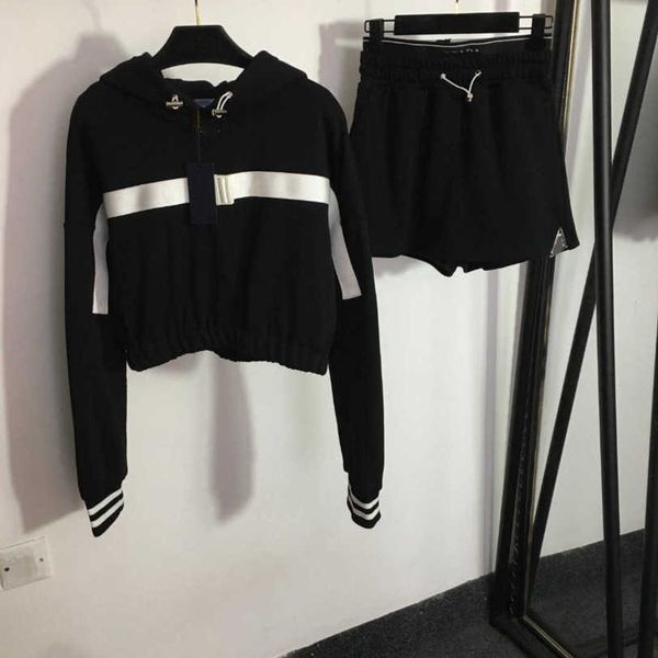 23ss womens designer clothing womens tracksuits safety buckle webbing splicing long sleeve hoodie letter casual short half skirt shorts set, White
23ss womens designer clothing womens tracksuits safety buckle webbing splicing long sleeve hoodie letter casual short half skirt shorts set, White