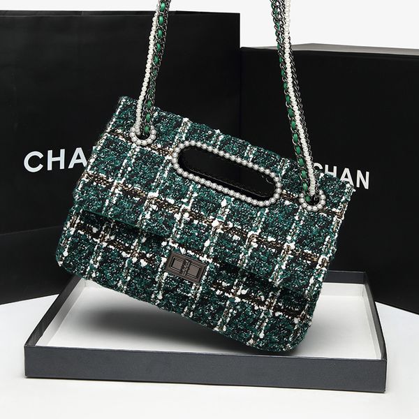 Factory wholesale ladies shoulder bags 2 colors winter popular rhombic tote bag elegant atmosphere plaid handbag sweet pearl fashion backpack 1130#
Factory wholesale ladies shoulder bags 2 colors winter popular rhombic tote bag elegant atmosphere plaid handbag sweet pearl fashion backpack 1130#