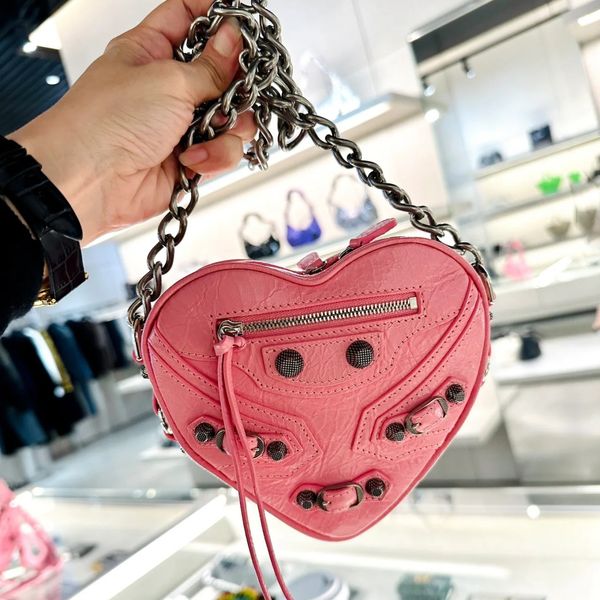 le cagole designer bag mini heart bag rivet chains shoulder barbie pink bag motorcycle fashion soft leather womens handbags ladies popular s
le cagole designer bag mini heart bag rivet chains shoulder barbie pink bag motorcycle fashion soft leather womens handbags ladies popular s