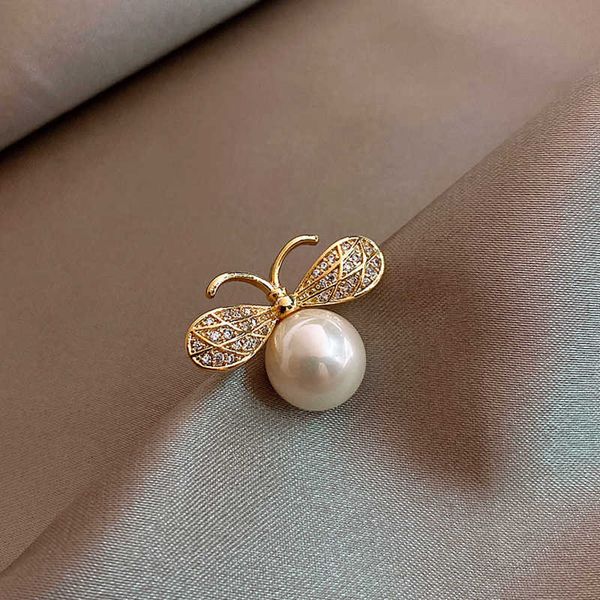 pins brooches cute rhinestone bee brooch women party accessories insect pearl corsage brooches clothing accessories w0426, Gray
pins brooches cute rhinestone bee brooch women party accessories insect pearl corsage brooches clothing accessories w0426, Gray