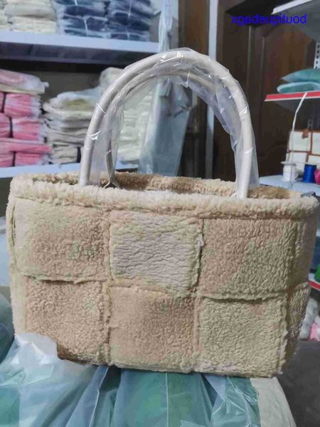 luxury bottegss venetss arco evening bags online store spring new net red tide flow versatile 2023 bag weaving high-capacity porta with logo
luxury bottegss venetss arco evening bags online store spring new net red tide flow versatile 2023 bag weaving high-capacity porta with logo