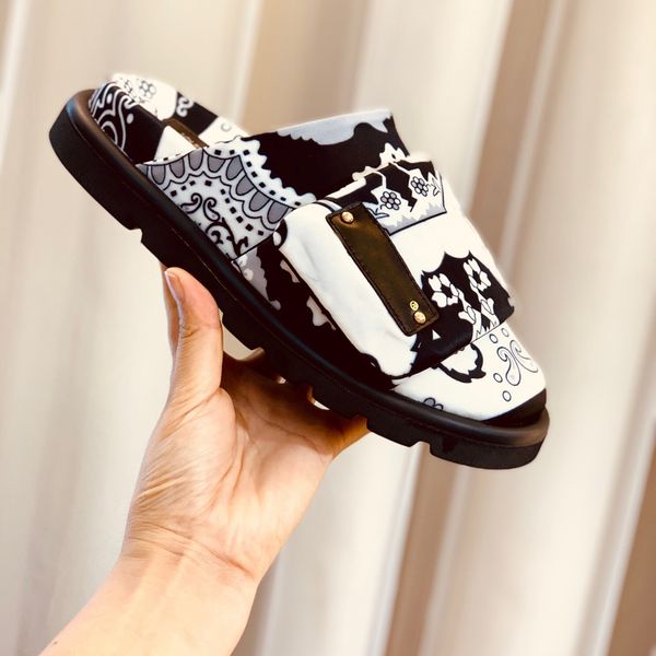 casual shoes designer slipper luxury women sandals brand slides fashion slippers lady slide thick bottom design sneakers by brand s291 008, Black
casual shoes designer slipper luxury women sandals brand slides fashion slippers lady slide thick bottom design sneakers by brand s291 008, Black