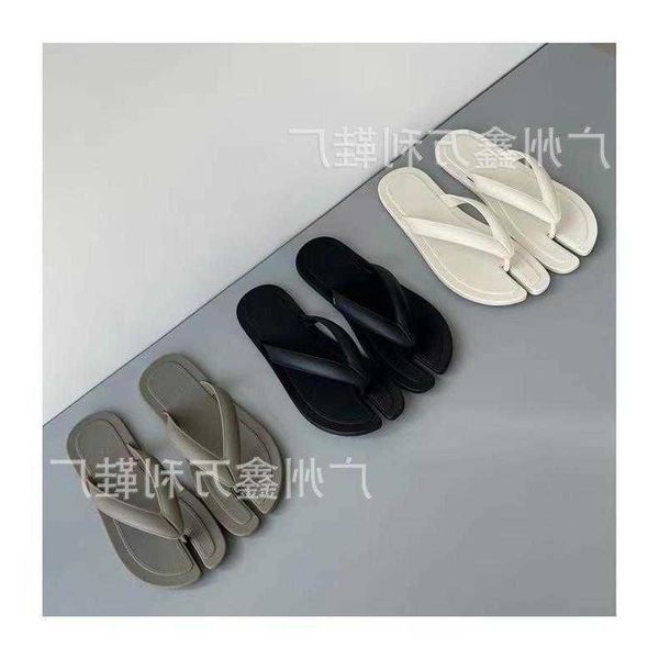slides mm6 slipper flats designer sandal mm6 beach flip-flops women's external clip toe sandals flat bottom niche design pig hoof split, Black
slides mm6 slipper flats designer sandal mm6 beach flip-flops women's external clip toe sandals flat bottom niche design pig hoof split, Black