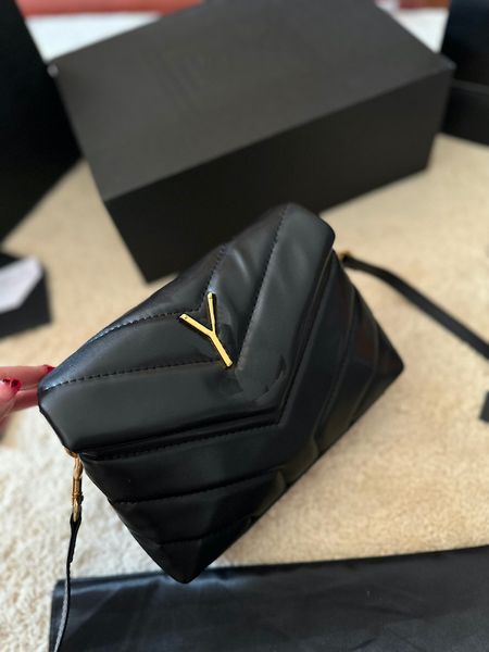 camera womens handbag shoulder carrying cowhide wrist strap carrying bag or small wallet crossbody bag including adjustable wrist strap
camera womens handbag shoulder carrying cowhide wrist strap carrying bag or small wallet crossbody bag including adjustable wrist strap