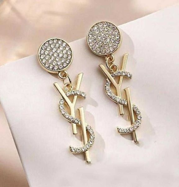 stud fashion women designer earrings ear stud brand 18k gold plated designers geometry letters crystal earring wedding party jewerlry classi, Golden;silver
stud fashion women designer earrings ear stud brand 18k gold plated designers geometry letters crystal earring wedding party jewerlry classi, Golden;silver