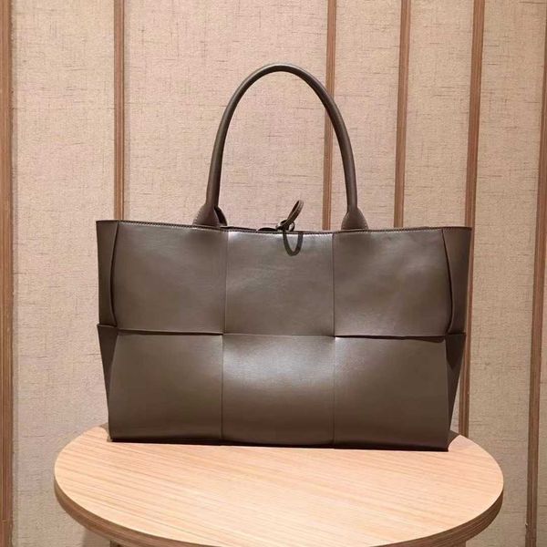 one designer bag arco shoulder tote botegas batega bags luxurys autumn winter new song same genuine womens leather woven shopping mother l1i
one designer bag arco shoulder tote botegas batega bags luxurys autumn winter new song same genuine womens leather woven shopping mother l1i