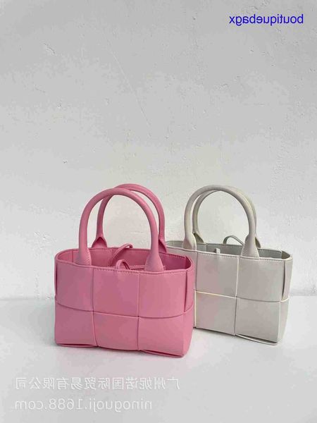 luxury bottegss venetss arco evening bags online store spring and summer 2023 new leather woven mini bag single shoulder messenger with logo
luxury bottegss venetss arco evening bags online store spring and summer 2023 new leather woven mini bag single shoulder messenger with logo
