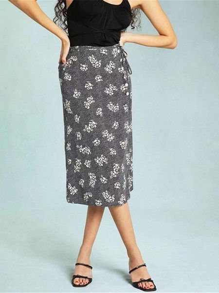 dresses women floral print one piece wrap midi skirt 2022 summer new ladies holiday long jupes with buttons allmatch, Black;gray
dresses women floral print one piece wrap midi skirt 2022 summer new ladies holiday long jupes with buttons allmatch, Black;gray