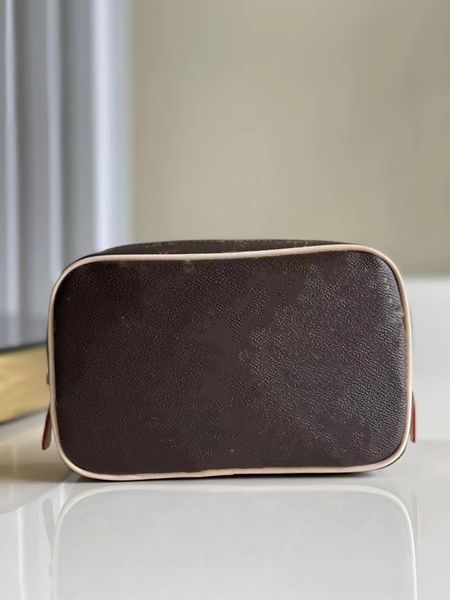 luxury designer bags men travelling toilet bag fashion design wom wash bag large capacity cosmetic bags makeup toiletry bag pouch ladies pur
luxury designer bags men travelling toilet bag fashion design wom wash bag large capacity cosmetic bags makeup toiletry bag pouch ladies pur