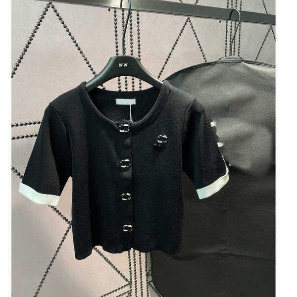 23ss womens knits womens designer clothing sleeve patchwork color design pasted leather letter short sleeve knitted cardigan womens clothes, White
23ss womens knits womens designer clothing sleeve patchwork color design pasted leather letter short sleeve knitted cardigan womens clothes, White