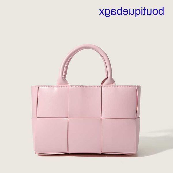 luxury bottegss venetss arco evening bags online store small fashion trend large capacity woven tote 2023 new texture versatile ha with logo
luxury bottegss venetss arco evening bags online store small fashion trend large capacity woven tote 2023 new texture versatile ha with logo