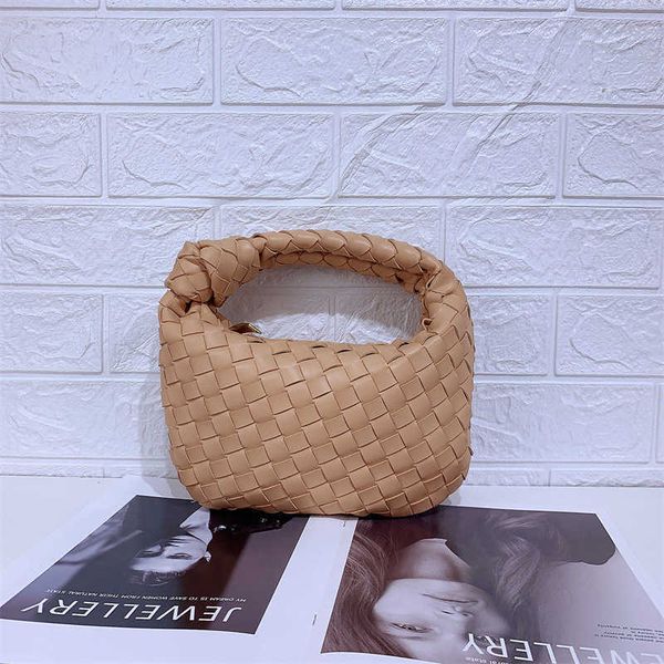 shoulder bags summer knotting bag crescent moon female dumpling solid color hand woven bags hand held fold handbag 230426
shoulder bags summer knotting bag crescent moon female dumpling solid color hand woven bags hand held fold handbag 230426