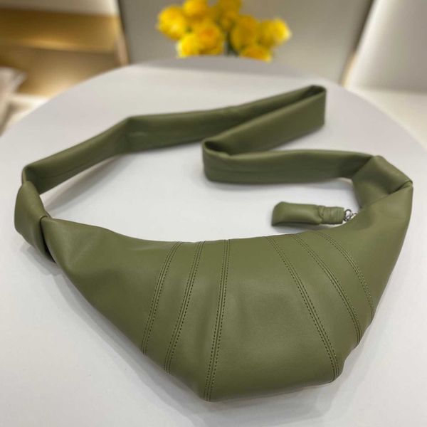 shoulder bags designer crossbody bag 2023 leather armpit broadband chest dumpling single messenger staff women s 230426
shoulder bags designer crossbody bag 2023 leather armpit broadband chest dumpling single messenger staff women s 230426