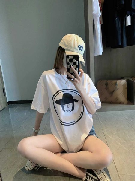 23ss womens designer clothing tee womens t-shirt round neck pure cotton portrait hat logo printing t-shirt quality women clothes, White
23ss womens designer clothing tee womens t-shirt round neck pure cotton portrait hat logo printing t-shirt quality women clothes, White
