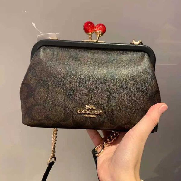 evening bags clutch evening bags 2022 new single shoulder messenger bag litchi cherry clip kisslock kiss lock bag female
evening bags clutch evening bags 2022 new single shoulder messenger bag litchi cherry clip kisslock kiss lock bag female