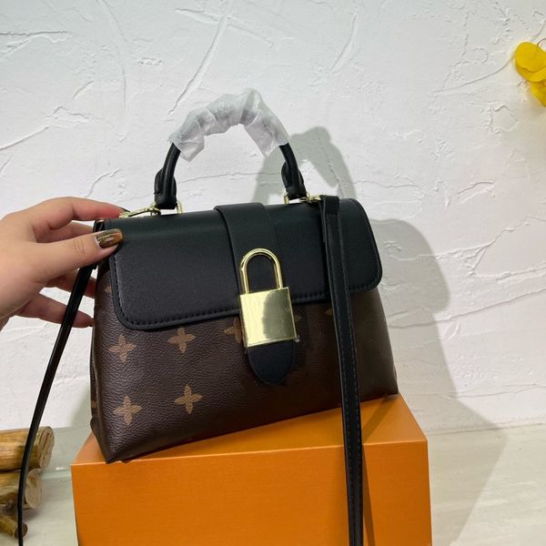 women's handbag designer shoulder bag fashion crossbody bag luxury leather bucket bag classic print mobile phone bag senior large capac
women's handbag designer shoulder bag fashion crossbody bag luxury leather bucket bag classic print mobile phone bag senior large capac