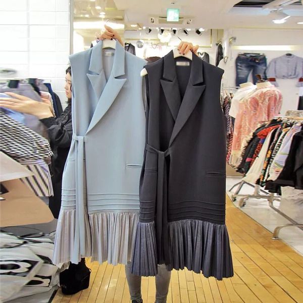 women's vests mantel rompi blazer elegan pakaian wanita 2023 musim semi panas baru korea jaket tanpa lengan lipit aq114 230426, Black;white
women's vests mantel rompi blazer elegan pakaian wanita 2023 musim semi panas baru korea jaket tanpa lengan lipit aq114 230426, Black;white
