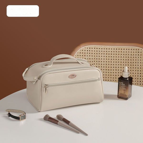 the new cosmetic bag is lightweight, dirt-resistant, washing, and storage, and has a large capacity to feel at home
the new cosmetic bag is lightweight, dirt-resistant, washing, and storage, and has a large capacity to feel at home