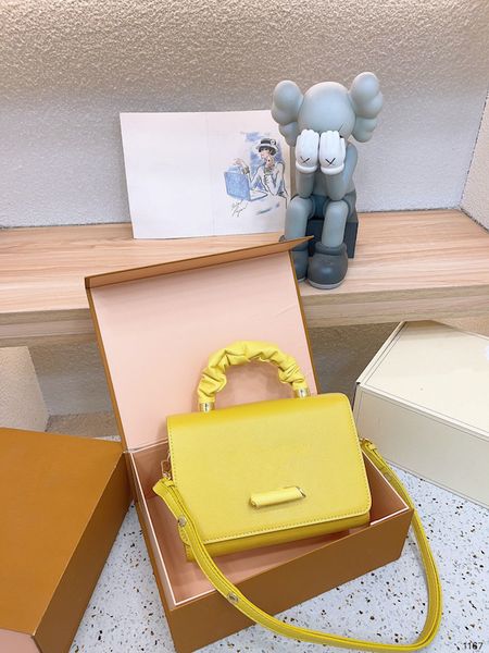 twist classic womens shoulder bag detachable bag designer pure leather shoulder bag womens leather classic adjustable chain handbag mini fas
twist classic womens shoulder bag detachable bag designer pure leather shoulder bag womens leather classic adjustable chain handbag mini fas