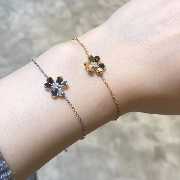 cjeweler clover bracelet classic clover heart leaf butterfly luxury charm bracelets 18k gold bracelets ladies girls valentine's day van, Golden;silver
cjeweler clover bracelet classic clover heart leaf butterfly luxury charm bracelets 18k gold bracelets ladies girls valentine's day van, Golden;silver