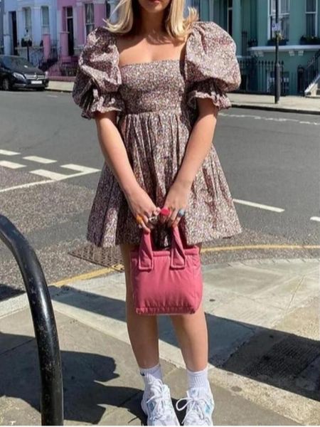 dresses 2022 summer floral print tie bow puff sleeve dress retro women square collar ruched pleated waist mini dresses fairy robe, Black;gray
dresses 2022 summer floral print tie bow puff sleeve dress retro women square collar ruched pleated waist mini dresses fairy robe, Black;gray