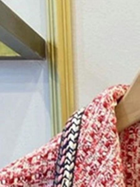 dresses 2022 early spring women turndown collar short knit highwaist pleated skirt new female small fragrant tweed plaid set, Black;gray
dresses 2022 early spring women turndown collar short knit highwaist pleated skirt new female small fragrant tweed plaid set, Black;gray