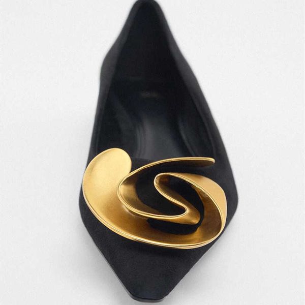 new sandals women black pointed toe ballet flats fashion metal flower shoes woman suede casual office lady single 230406
new sandals women black pointed toe ballet flats fashion metal flower shoes woman suede casual office lady single 230406