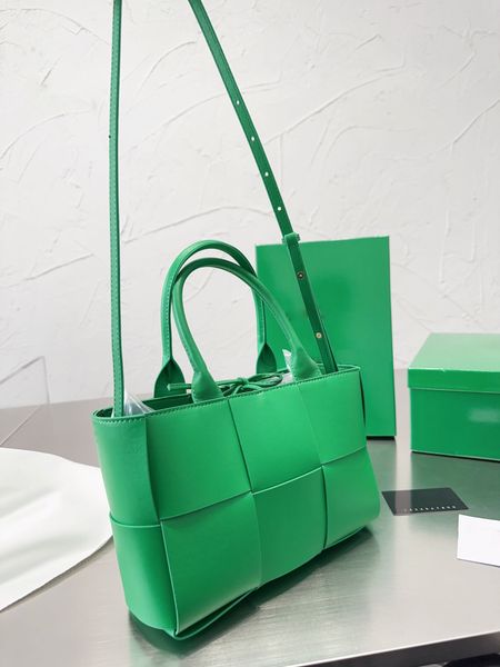 new arrival vintage designer green composite bag soft leather small women's totes adjustable shoulder strap quilted purse handle 24cm
new arrival vintage designer green composite bag soft leather small women's totes adjustable shoulder strap quilted purse handle 24cm