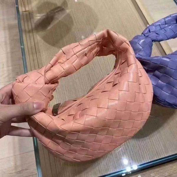 shoulder bags hand carried woven bag the same style knotted oxhorn leather hand carried cloud dumpling bag 230426
shoulder bags hand carried woven bag the same style knotted oxhorn leather hand carried cloud dumpling bag 230426