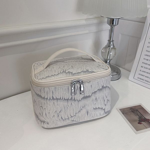 large capacity cosmetic bag, high-value business trip, washing up cosmetics storage bag, portable toiletry bag
large capacity cosmetic bag, high-value business trip, washing up cosmetics storage bag, portable toiletry bag