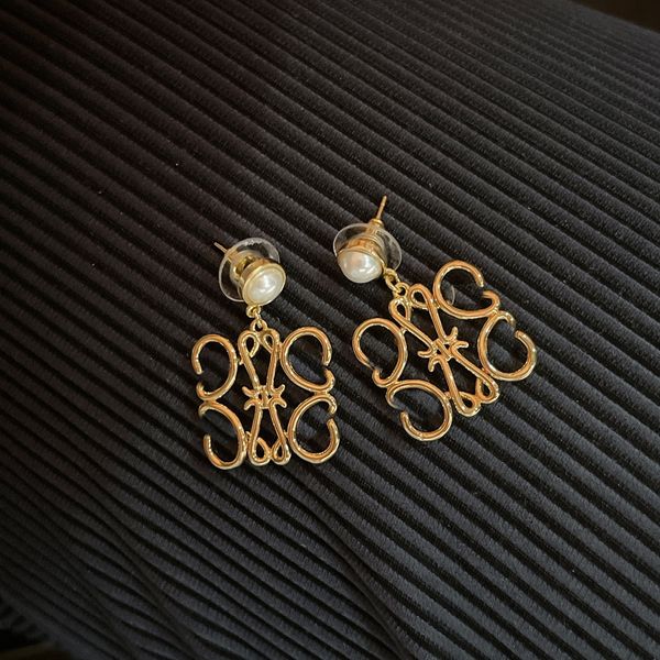 2023 Hollow out earrings, women's luxury designer jewelry, gold letter necklace, men's classic brand set, dress decoration 18k gold
2023 Hollow out earrings, women's luxury designer jewelry, gold letter necklace, men's classic brand set, dress decoration 18k gold