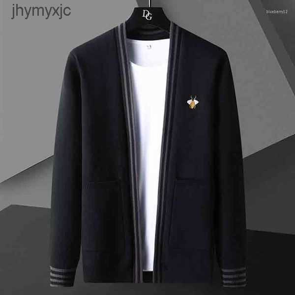 men's sweaters designer bee embroidery mens sweater cardigan brand korean casual coat elegant 2022 autumn men clothing 2 9h77, White;black
men's sweaters designer bee embroidery mens sweater cardigan brand korean casual coat elegant 2022 autumn men clothing 2 9h77, White;black