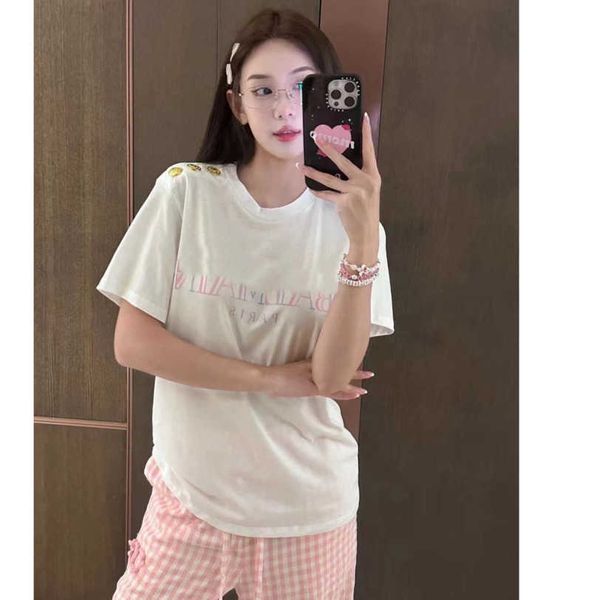 23ss tee womens t-shirt womens designer clothing round neck pure cotton hardware shoulder fastener gradient colour monogram print t-shirt w, White
23ss tee womens t-shirt womens designer clothing round neck pure cotton hardware shoulder fastener gradient colour monogram print t-shirt w, White