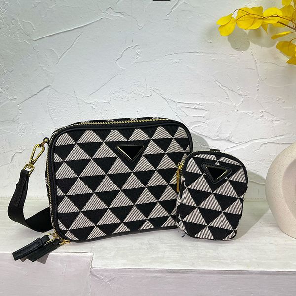 mens and womens shoulder bag triangle fabric classic triangle hardware logo wide shoulder strap handbag diagonal span two-piece set multi-po
mens and womens shoulder bag triangle fabric classic triangle hardware logo wide shoulder strap handbag diagonal span two-piece set multi-po