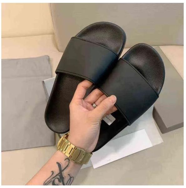 2022 fashion slide sandals slippers for men women with original box designer beach flip flops slipper quality, Black
2022 fashion slide sandals slippers for men women with original box designer beach flip flops slipper quality, Black