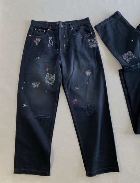 23ss 5a designer men's jeans imitation old tear motorcycle slim fit water diamond graffiti made old straight buckle jeans, Blue
23ss 5a designer men's jeans imitation old tear motorcycle slim fit water diamond graffiti made old straight buckle jeans, Blue