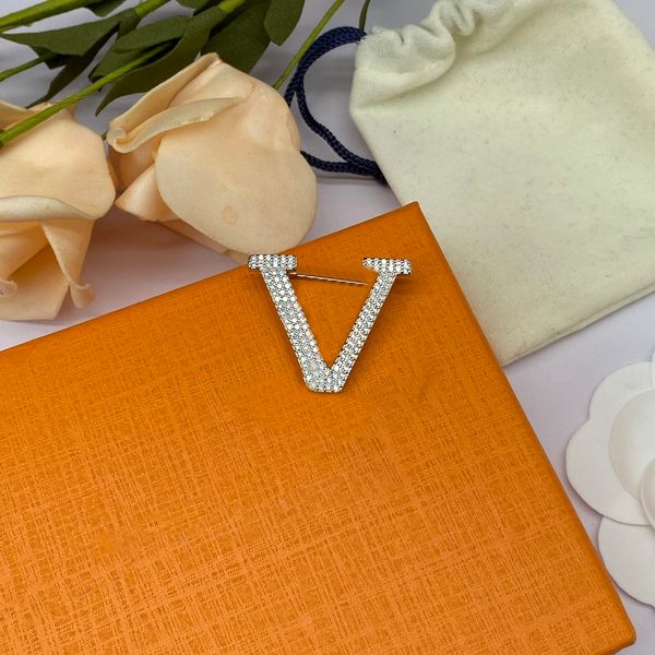 fashion letter v full diamond brooch 925 silver ladies shirt suit anti-walking buckle fixed clothing pins, Gray
fashion letter v full diamond brooch 925 silver ladies shirt suit anti-walking buckle fixed clothing pins, Gray