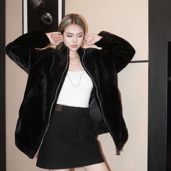 Women' Jacket 2023 Autumn And Winter New Fashionable Zipper Black Fit Triangle Decorative Plush Warm Wear Black Plush Coat
Women' Jacket 2023 Autumn And Winter New Fashionable Zipper Black Fit Triangle Decorative Plush Warm Wear Black Plush Coat