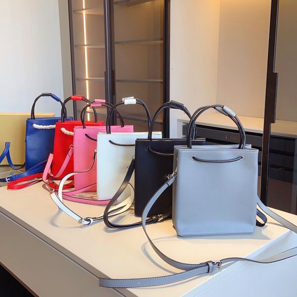 5a women designer balencigas tote bag 21cm lady luxury brand fashion shoulder handbag crossbody shopper travel book trunk tote black white p
5a women designer balencigas tote bag 21cm lady luxury brand fashion shoulder handbag crossbody shopper travel book trunk tote black white p