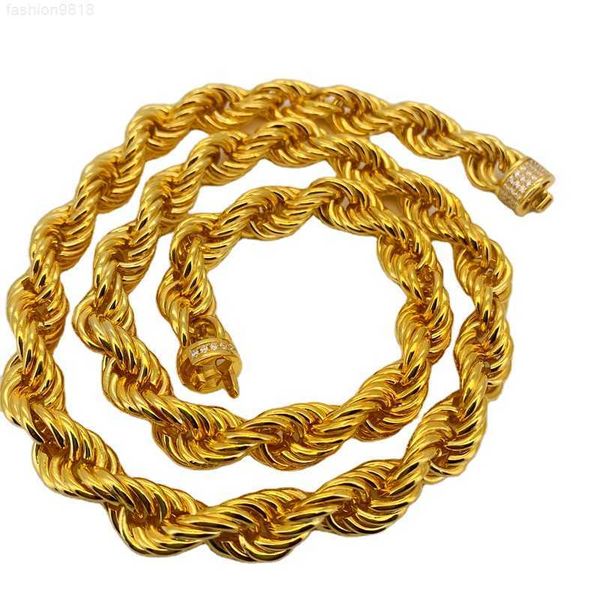 hip hop european and american cross border 925 silver light gold twist chain buckle inlaid mosang diamond trend men's necklace
hip hop european and american cross border 925 silver light gold twist chain buckle inlaid mosang diamond trend men's necklace