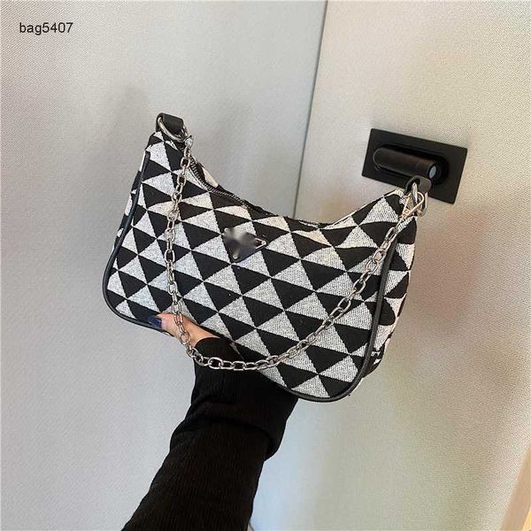 new fashion bag 65% manufacturers direct retail wholesalefashionable cute dumpling women's one shoulder with elegant women
new fashion bag 65% manufacturers direct retail wholesalefashionable cute dumpling women's one shoulder with elegant women