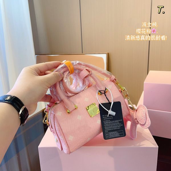 women luxurys designers travel handbag large tote capacity pu leather men outdoor luggage totes duffle bags designer shoulder crossbody bag
women luxurys designers travel handbag large tote capacity pu leather men outdoor luggage totes duffle bags designer shoulder crossbody bag