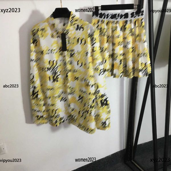 luxury womens dress summer sets two piece dress pattern letter printed lapel long sleeved shirt and high waisted pleated short skirt, White
luxury womens dress summer sets two piece dress pattern letter printed lapel long sleeved shirt and high waisted pleated short skirt, White