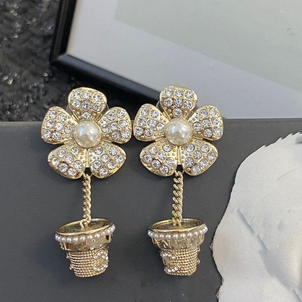 c earring designer luxury stud earing letter ccity fashion brand women jewelry metal crystal pearl gold earrings cjeweler woman gift orecchi, Golden;silver
c earring designer luxury stud earing letter ccity fashion brand women jewelry metal crystal pearl gold earrings cjeweler woman gift orecchi, Golden;silver