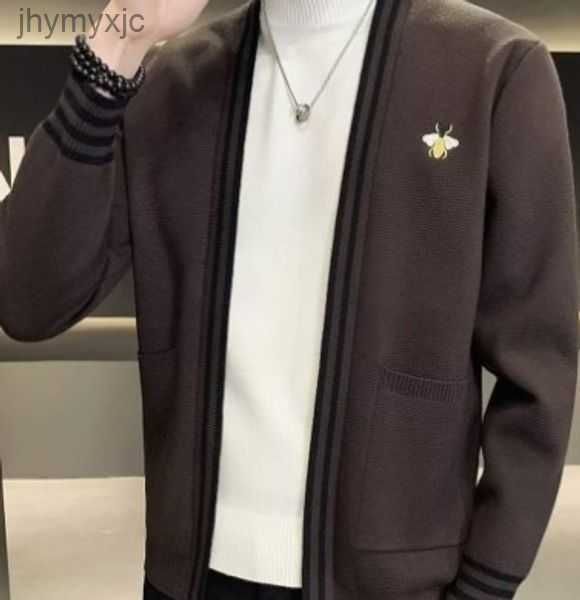 men's sweaters designer bee embroidery mens sweater cardigan brand korean casual coat elegant 2022 autumn men clothing 1 xibw, White;black
men's sweaters designer bee embroidery mens sweater cardigan brand korean casual coat elegant 2022 autumn men clothing 1 xibw, White;black
