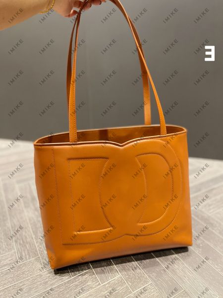 tote handbag shopping bag portable cowhide brand leather bag with large capacity 2023 new model
tote handbag shopping bag portable cowhide brand leather bag with large capacity 2023 new model