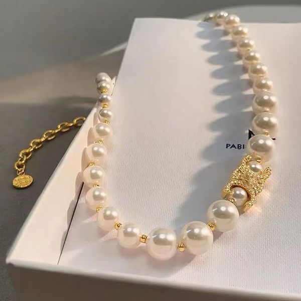 Designer Jewelry Luxury Pearl Necklace Wedding Diamond 18K Gold Letters Pendants Necklaces for Women with Diamond Pendan
Designer Jewelry Luxury Pearl Necklace Wedding Diamond 18K Gold Letters Pendants Necklaces for Women with Diamond Pendan