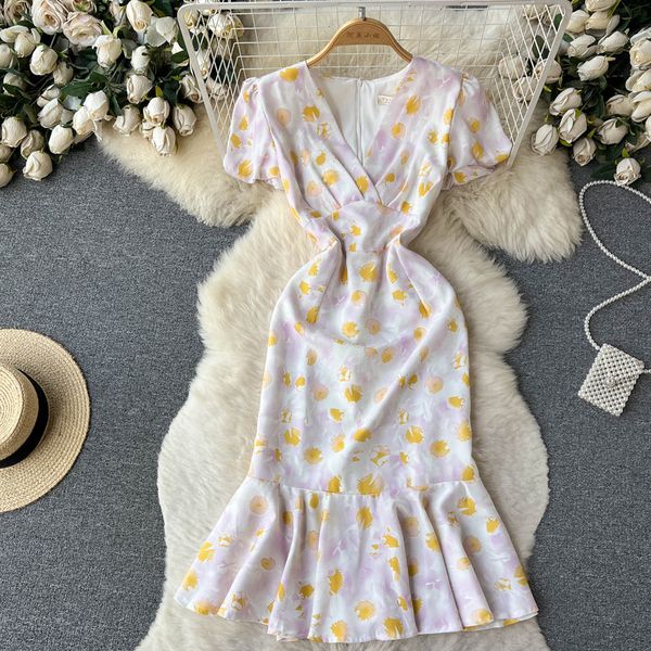2023 summer new korean edition ins style dress fashion style v-neck high waist slim fishtail print wrapped hip dress, Black;gray
2023 summer new korean edition ins style dress fashion style v-neck high waist slim fishtail print wrapped hip dress, Black;gray
